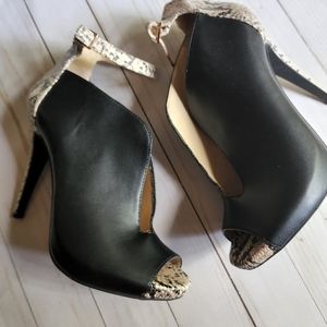 Jessica Simpson black snakeskin shoes size 7 4 inch heels